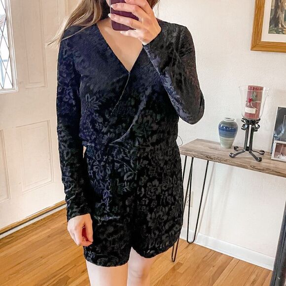 Saylor Floral Velvet Romper Black M - Picture 4 of 8